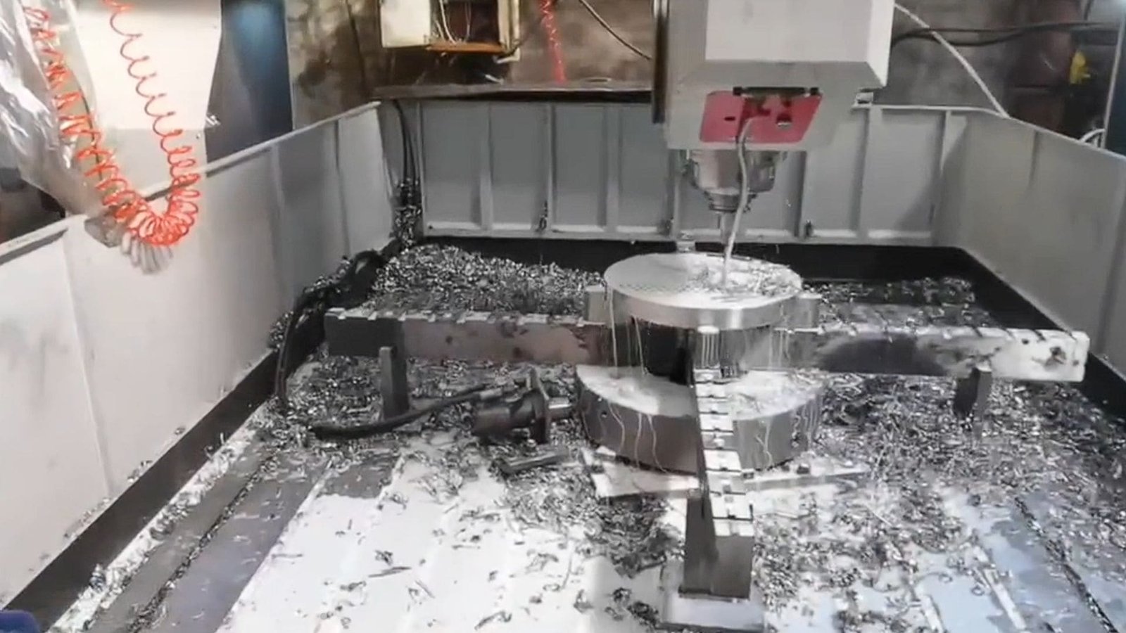 Foratrice a cavalletto CNC per la lavorazione dei pezzi