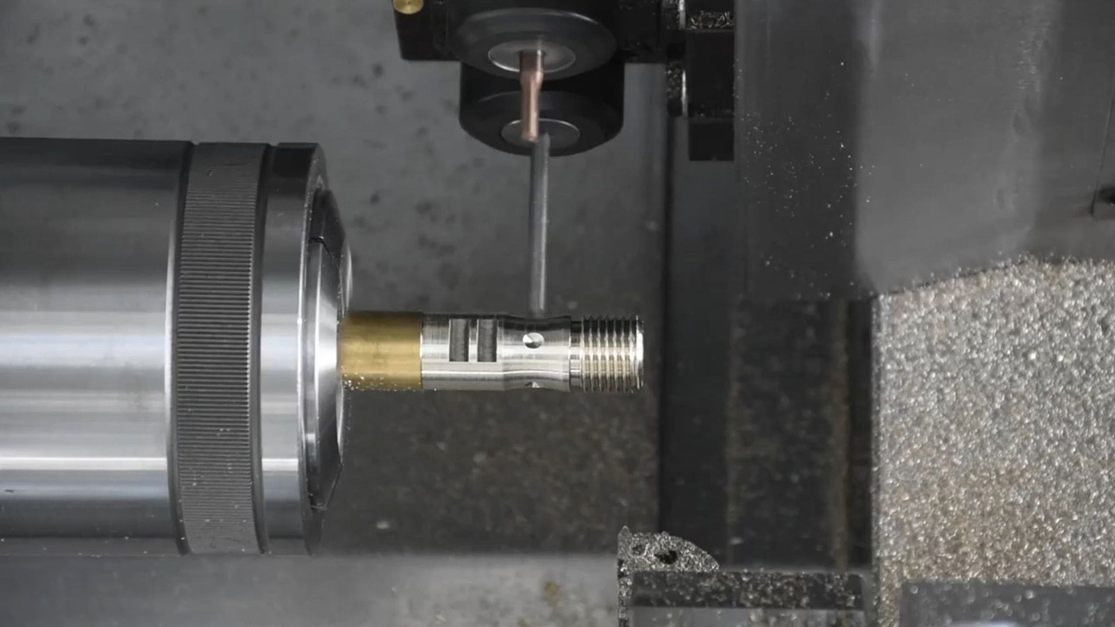 CNC-Dreh-Fräszentrum Fräsen eines komplexen Teils