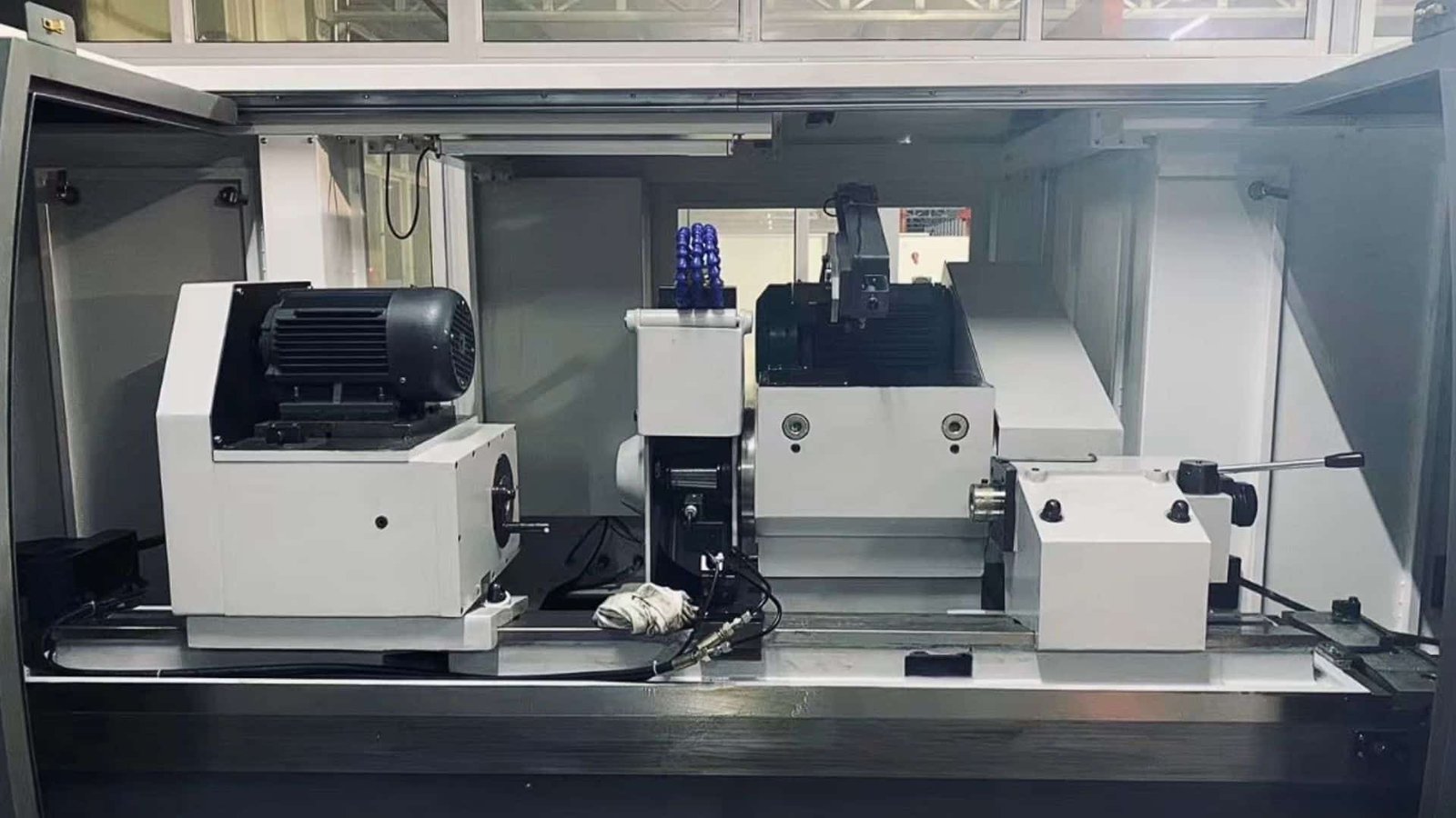 ماكينة الطحن الأسطوانية الخارجية باستخدام الحاسب الآلي CNC