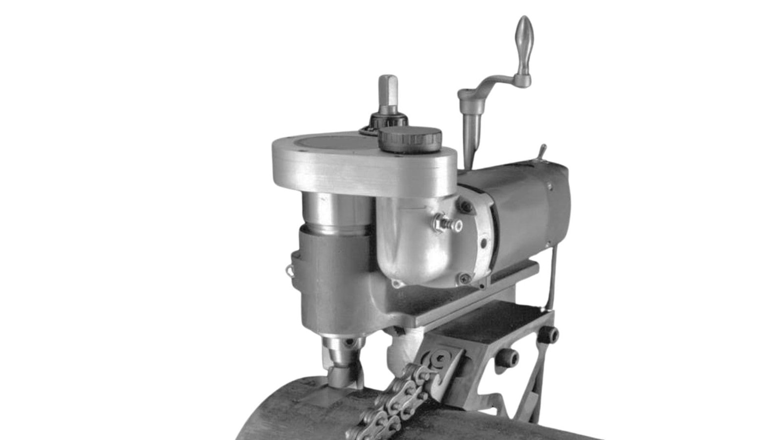 Keilnutenfräsmaschine auf einem Werkstück montiert