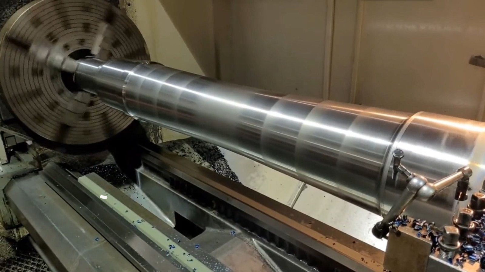 Diagram illustrating max swing diameter on a lathe