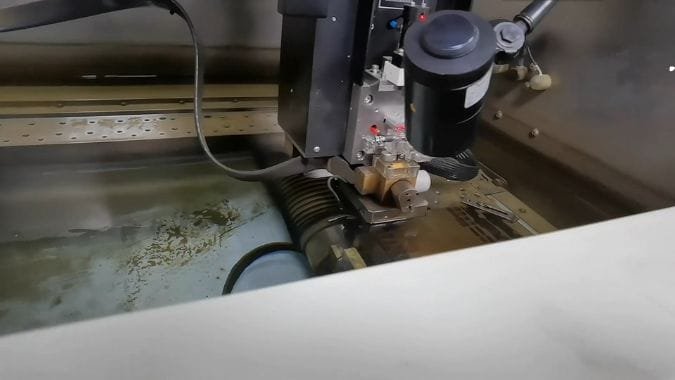Una macchina LS-WEDM