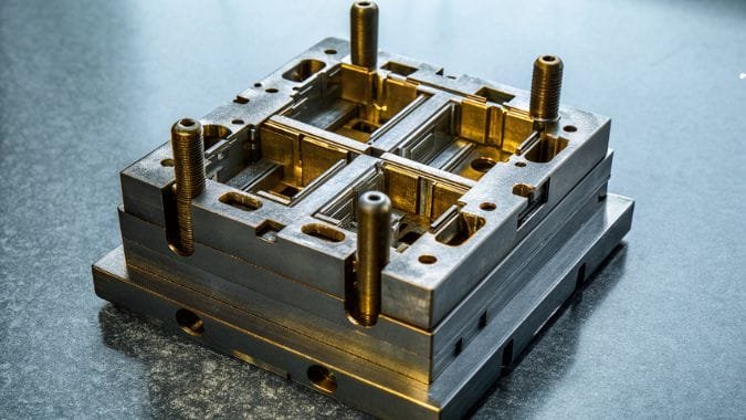 Uno stampo a iniezione per geometrie complesse