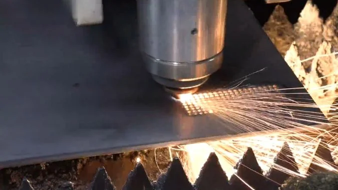 Fiber laser cutting on metal sheet