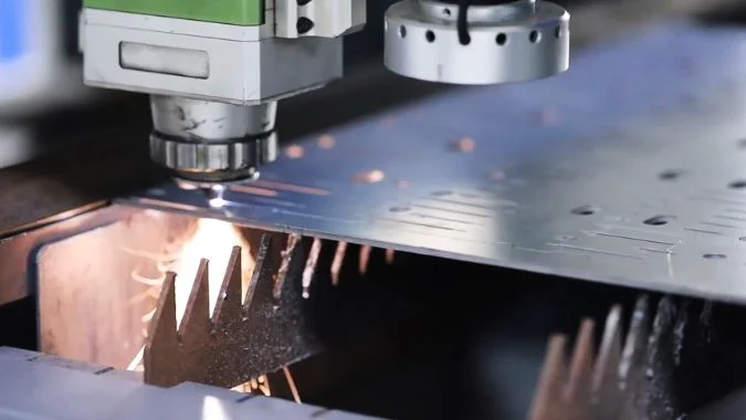 Fiber laser cutter working