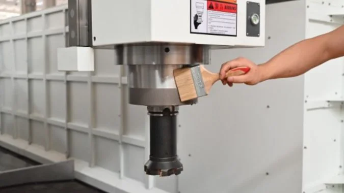Worker applies anti-rust oil to the spindle