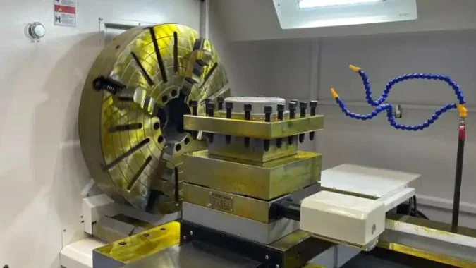 Torno de alta resistência