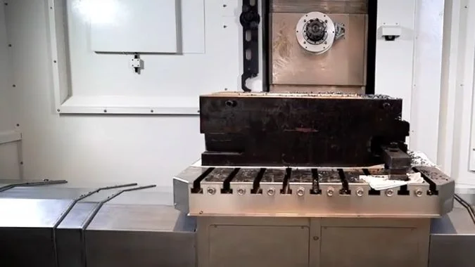 Stationary table for heavy workpieces