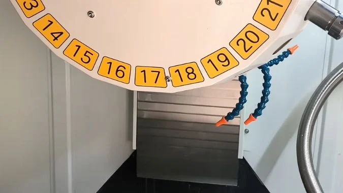 Primer plano de un centro de roscado