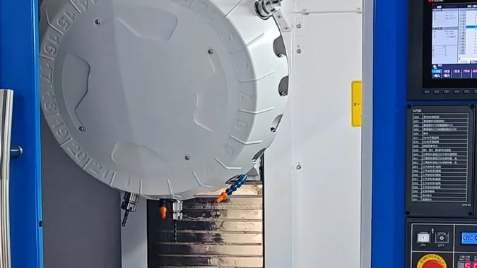 Primer plano de almacén de herramientas tipo disco