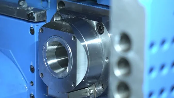 CNC Swiss-type lathe rotating guide bushings