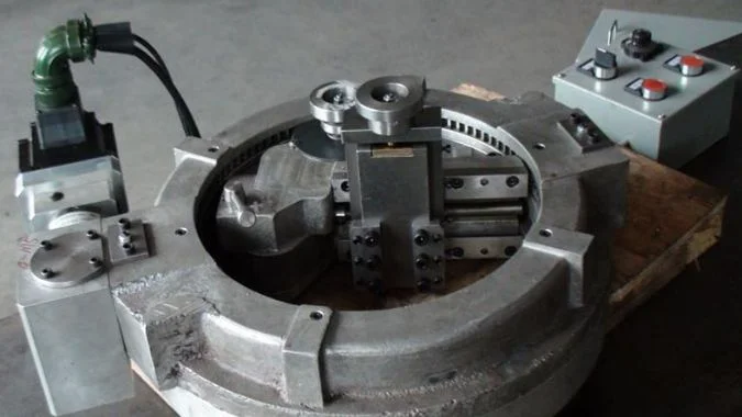 Closeup of External-mount flange lathe