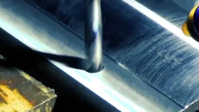Machining Center drilling aluminum profile