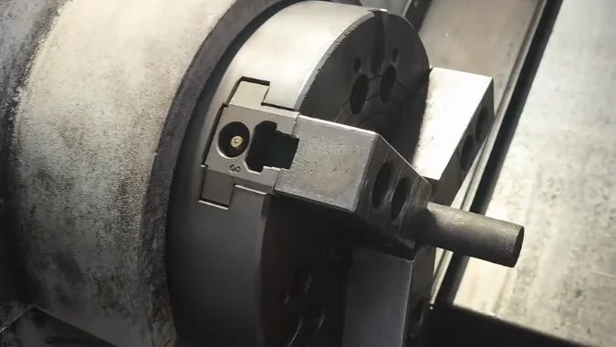3-jaw chuck on CNC lathe bar turning