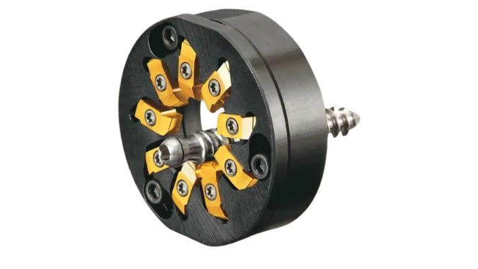 Inward-facing inserts arranged around a thread whirling cutter ring